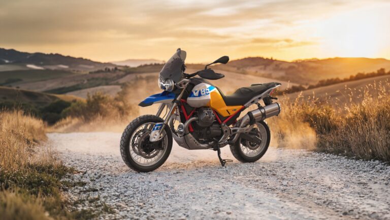 MotoGuzzi_V85_TT_my2026_static_1