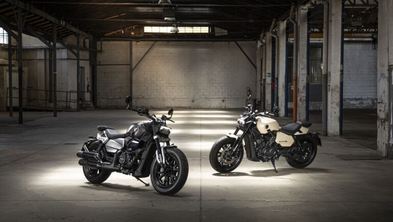 Leoncino-Bobber-400---lato-ambientata---Onyx-Grey-e-Desert-Tan